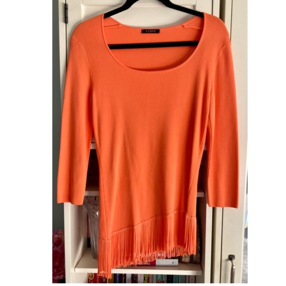 ORANGE AND FITTED  KNIT TOP WITH FRINGE LARGE